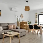 Surfer's Pitstop Apartman *
