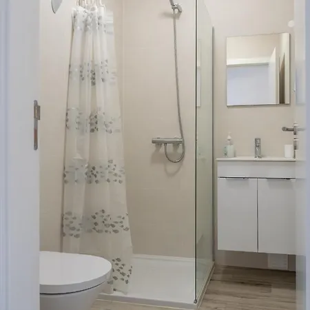 Apartment Surfer's Pitstop *